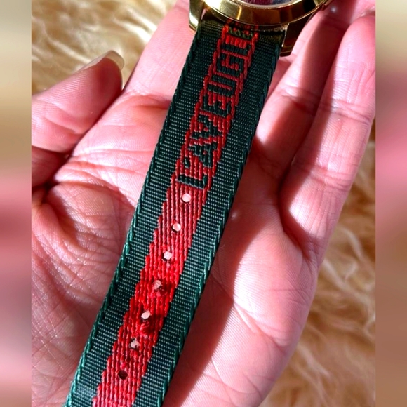 Le Marché des Merveilles Gucci watch - Picture 8 of 9